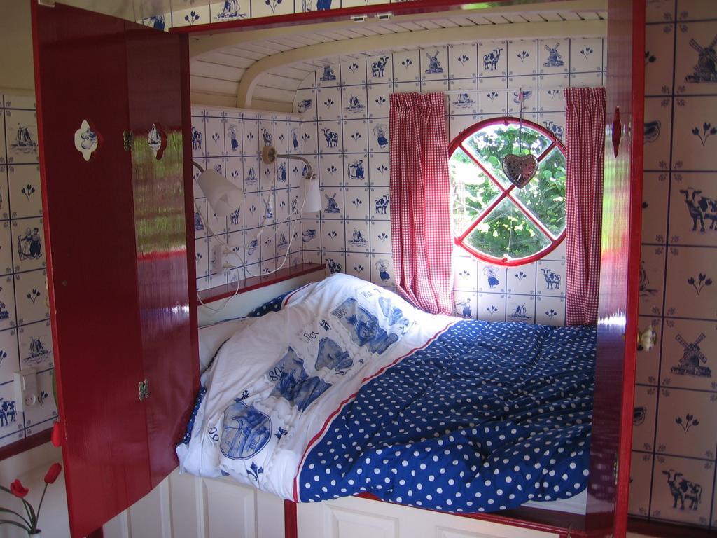Pipowagen Camping Puur Genieten Bed & Breakfast Someren Room photo